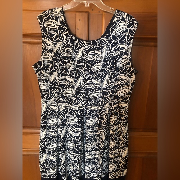 Yera summer dress size medium - Picture 3 of 7